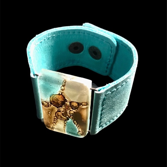 HANDMADE DICHROIC GLASS AND LEATHER CUFF BRACELET - Picture 3 of 6